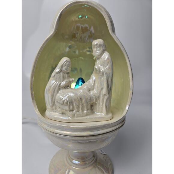 Nativity Scene Irredescent Ceramic Christmas Light Works! - Picture 3 of 10